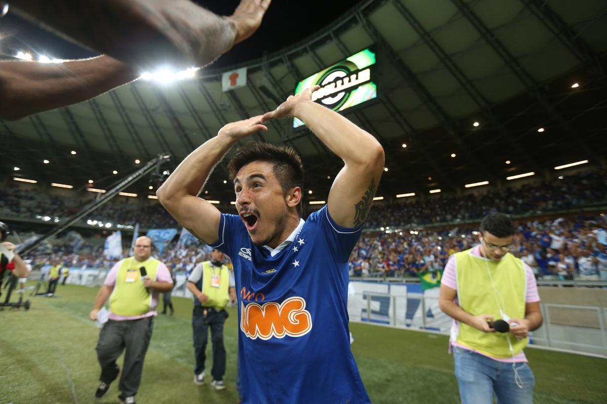 Segundo gol marcado por Willian foi contra o Vasco, na vitria emocionante por 5 a 3, no Mineiro. O atacante do bigode anotou o primeiro tento, com apenas um minuto de jogo.